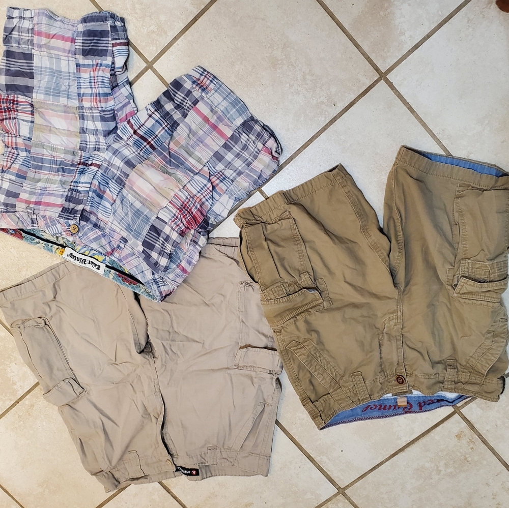 Bundle of 3 men's cargo shots size 32